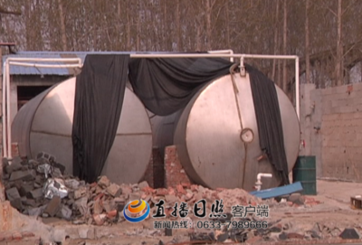 莒县一化工厂肆意排污 为掩耳目把墙涂成废渣色
